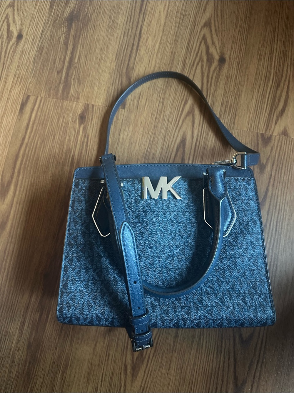 Micheal kors purse